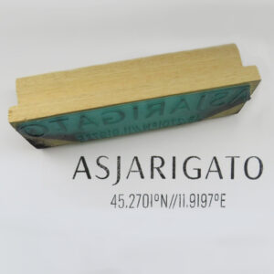Timbro manuale con manico in legno