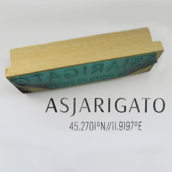 Timbro manuale con manico in legno